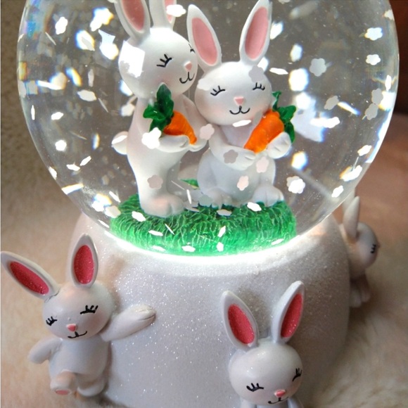 Bath & Body Works Easter Bunny 3 Wick Light Up Water Globe Candle Pedestal 8.5" - Picture 10 of 13
